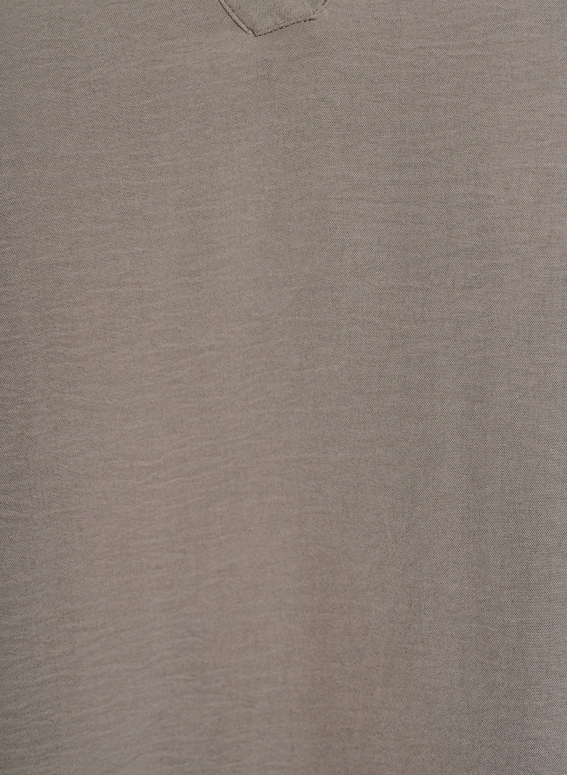 Zizzi Bluse med smockmansjetter og V-hals, Beige, Packshot image number 2