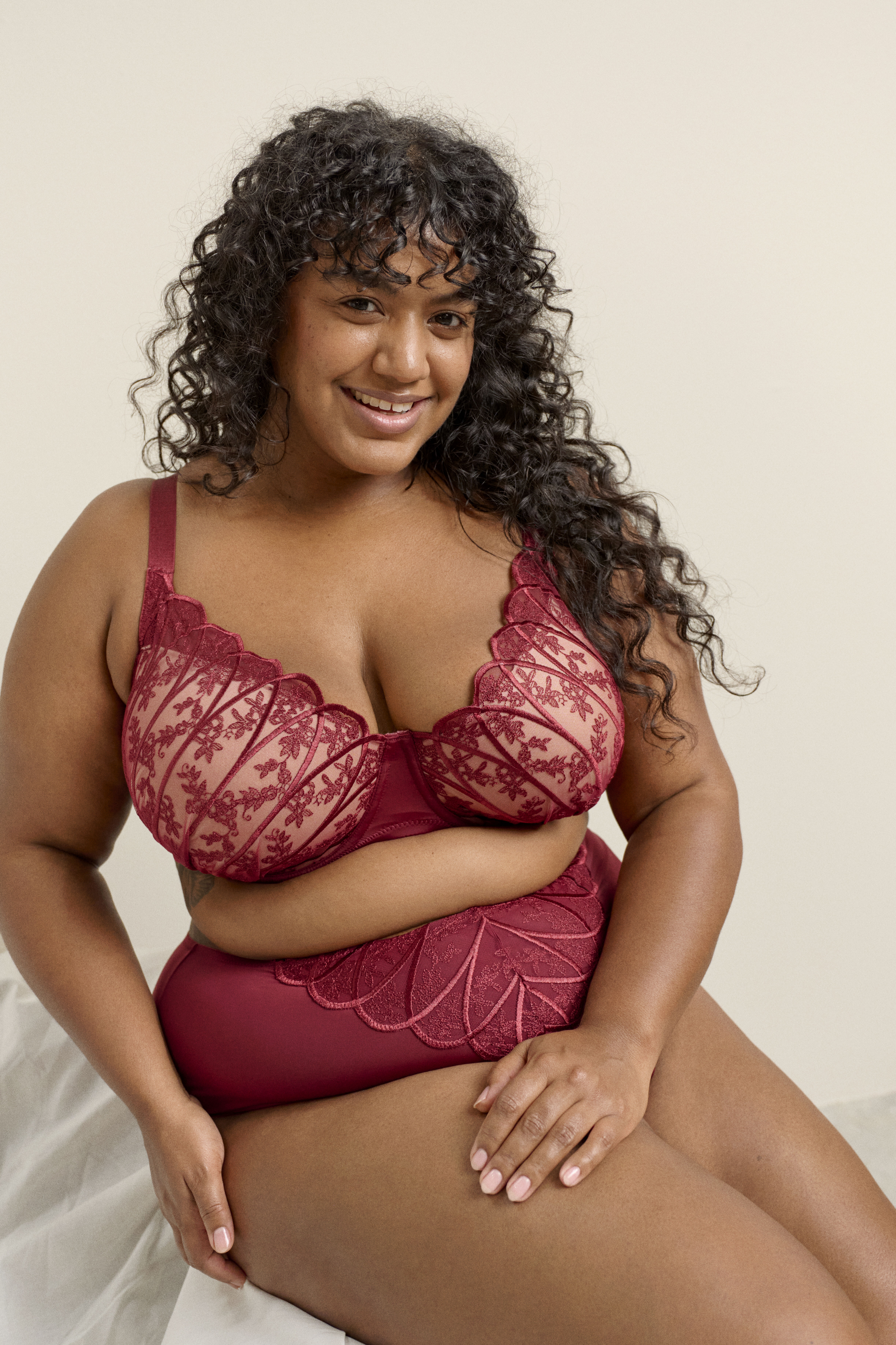 Sett med brodert blonder, , Model