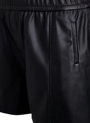 Zizzi Loose fit imitert skinnshorts med elastisk linning, Black, Packshot image number 2