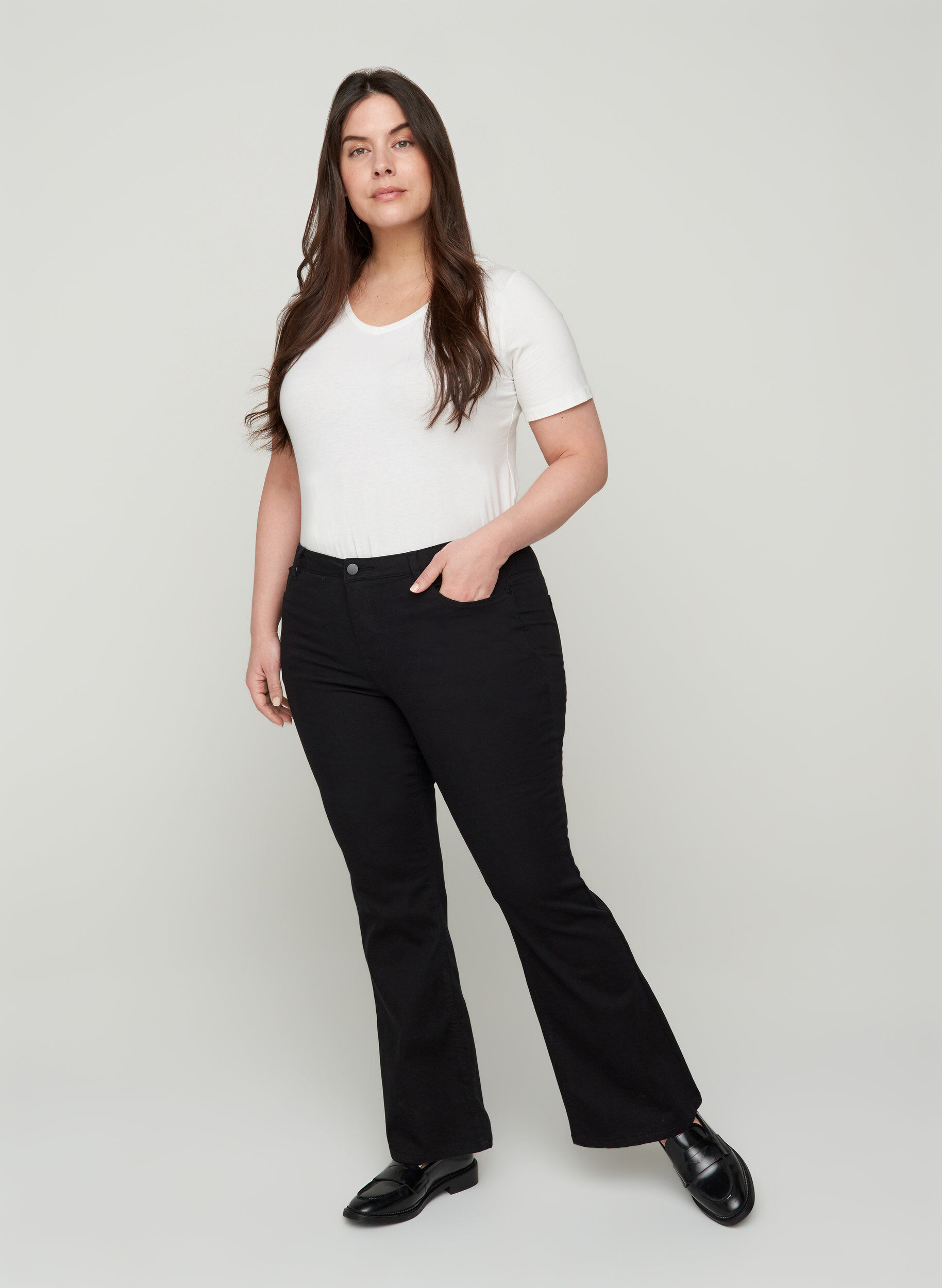 Zizzi Ellen bootcut jeans med h&oslash;yt liv, Black, Model image number 0