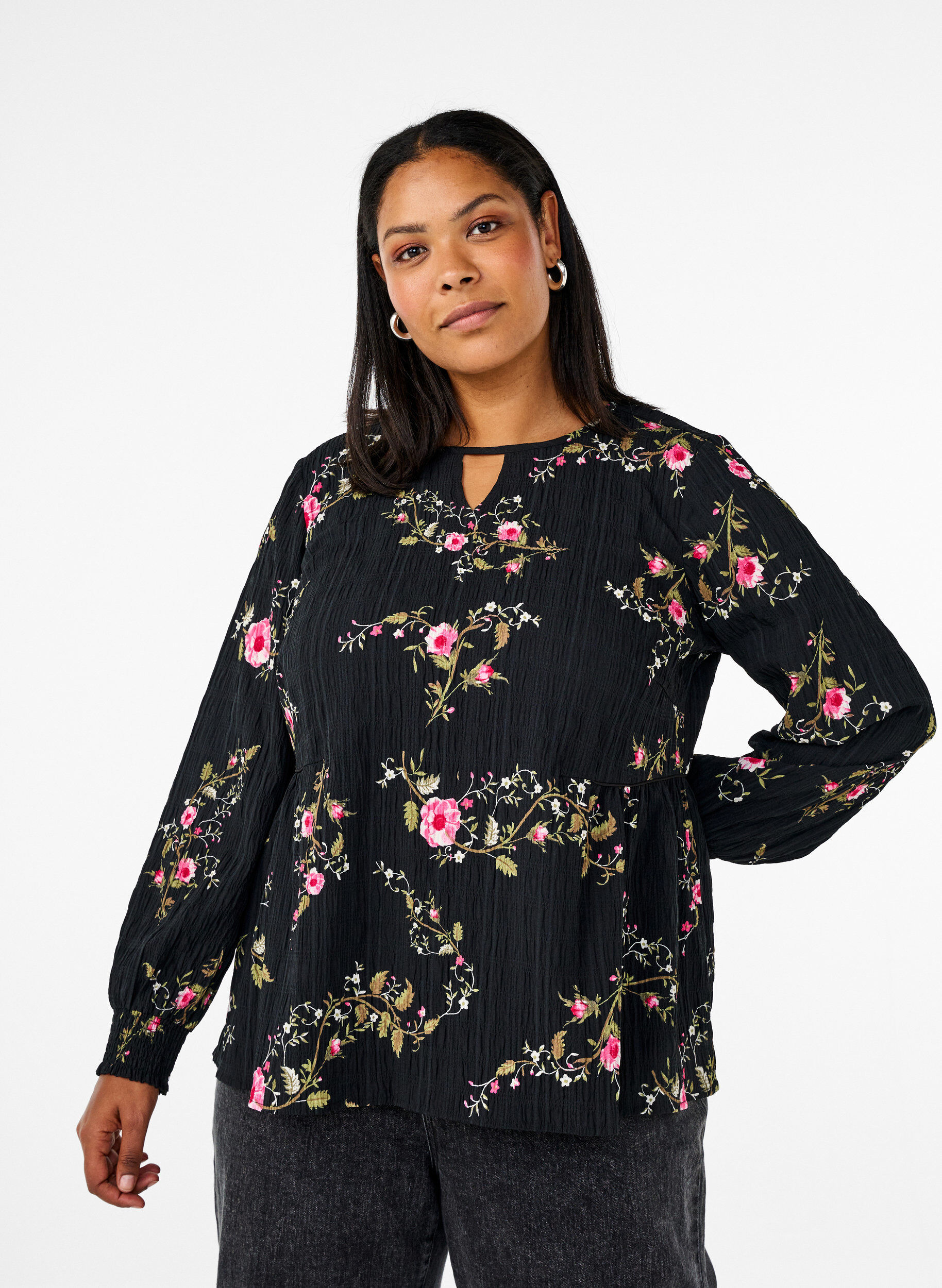 Zizzi Langermet bluse med blomstertrykk, Svart, Model image number 0