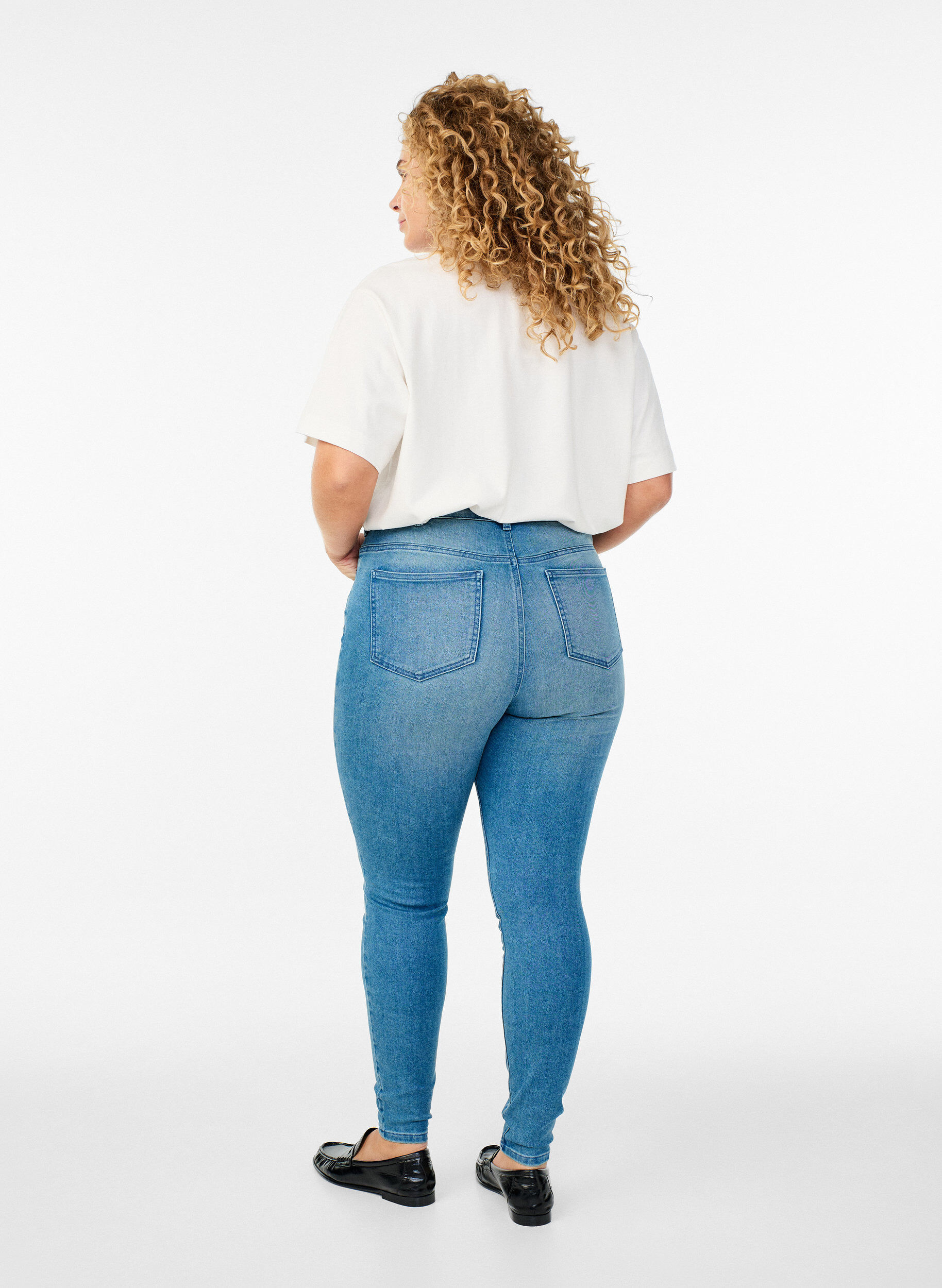 ZizziSuper slim Amy jeans med h&oslash;y midje, Bl&aring;, Model image number 1
