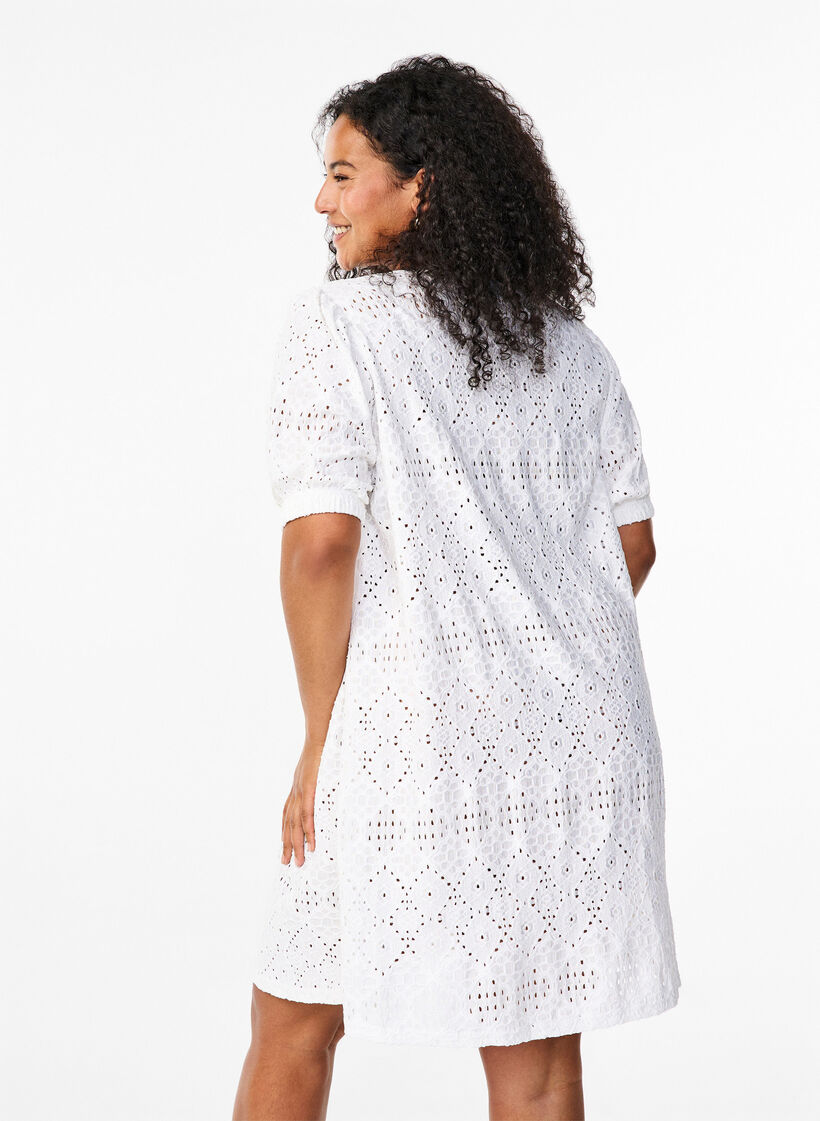 Kort kjole med v-hals og hullmønster, Bright White, Model image number 1