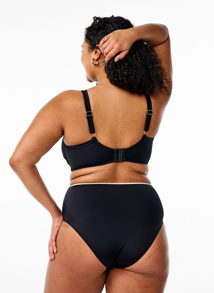 Tai bikinitruse med høy midje, Black, Model