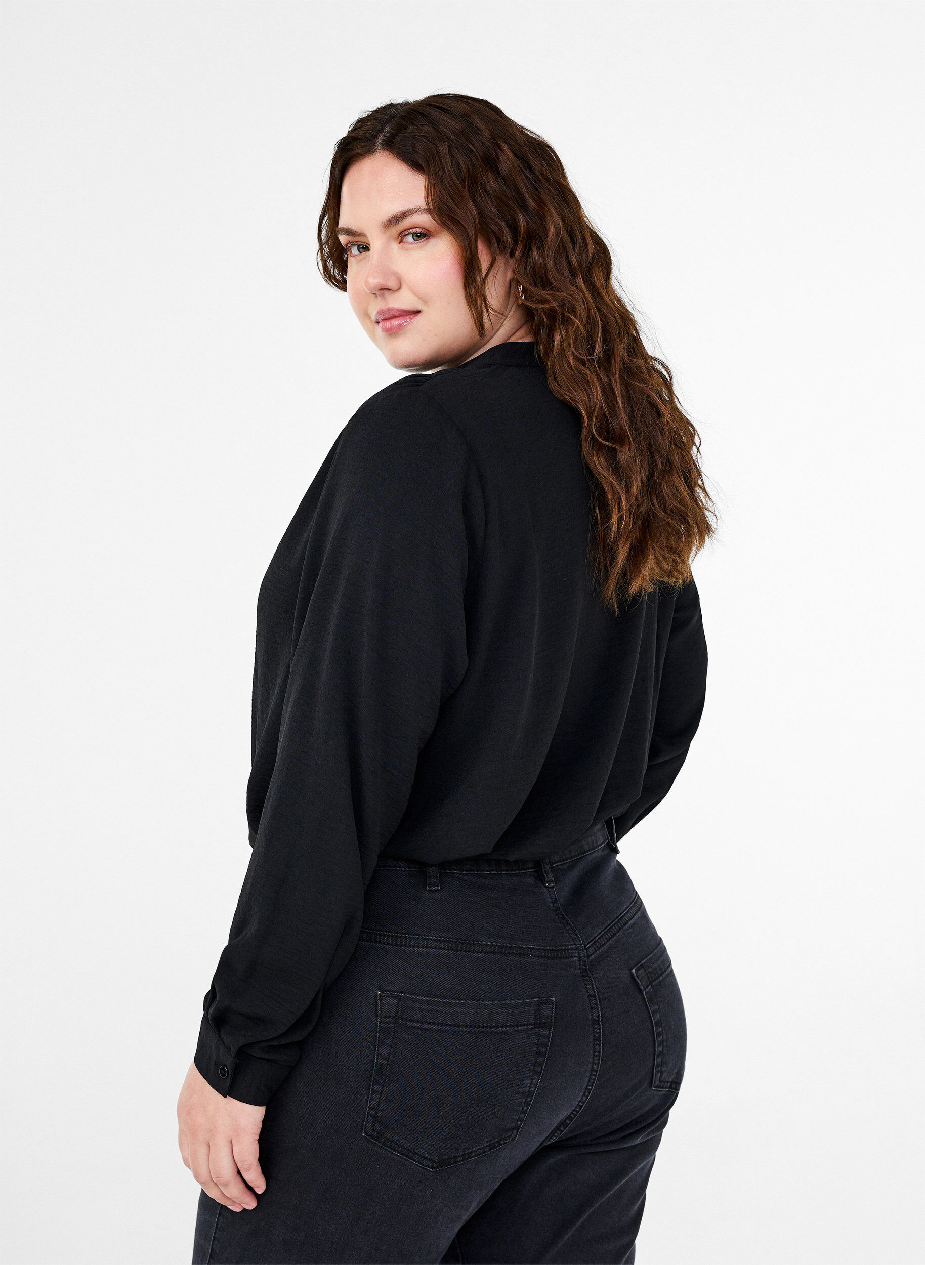 Zizzi Langermet skjortebluse med V-hals, Black, Model image number 1