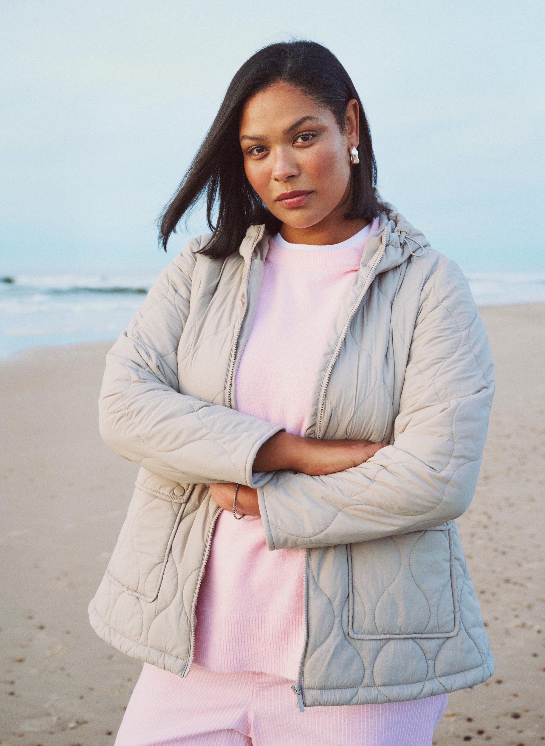 Zizzi Quiltet jakke med hette og lommer, Beige, Image image number 0