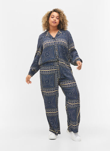 Lang viskoseskjorte med mønster, Blue Patch AOP, Model image number 2