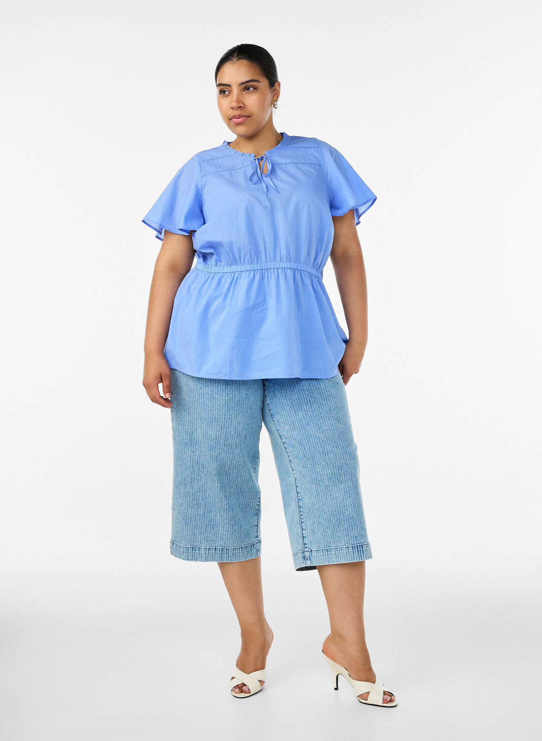 ZizziBluse i bomull med knytesnor og elastisk midje, Bl&aring;, Model image number 1