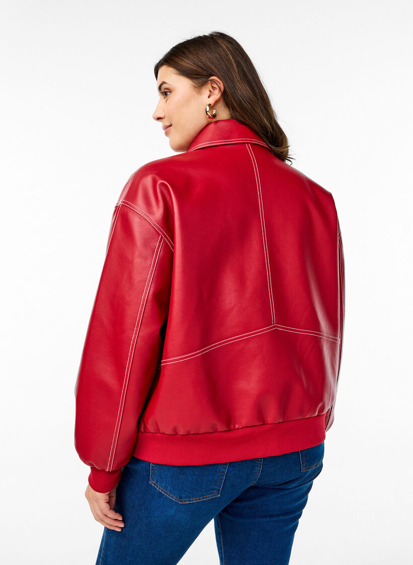 Imitert skinnbomberjakke, Rhythmic Red, Model