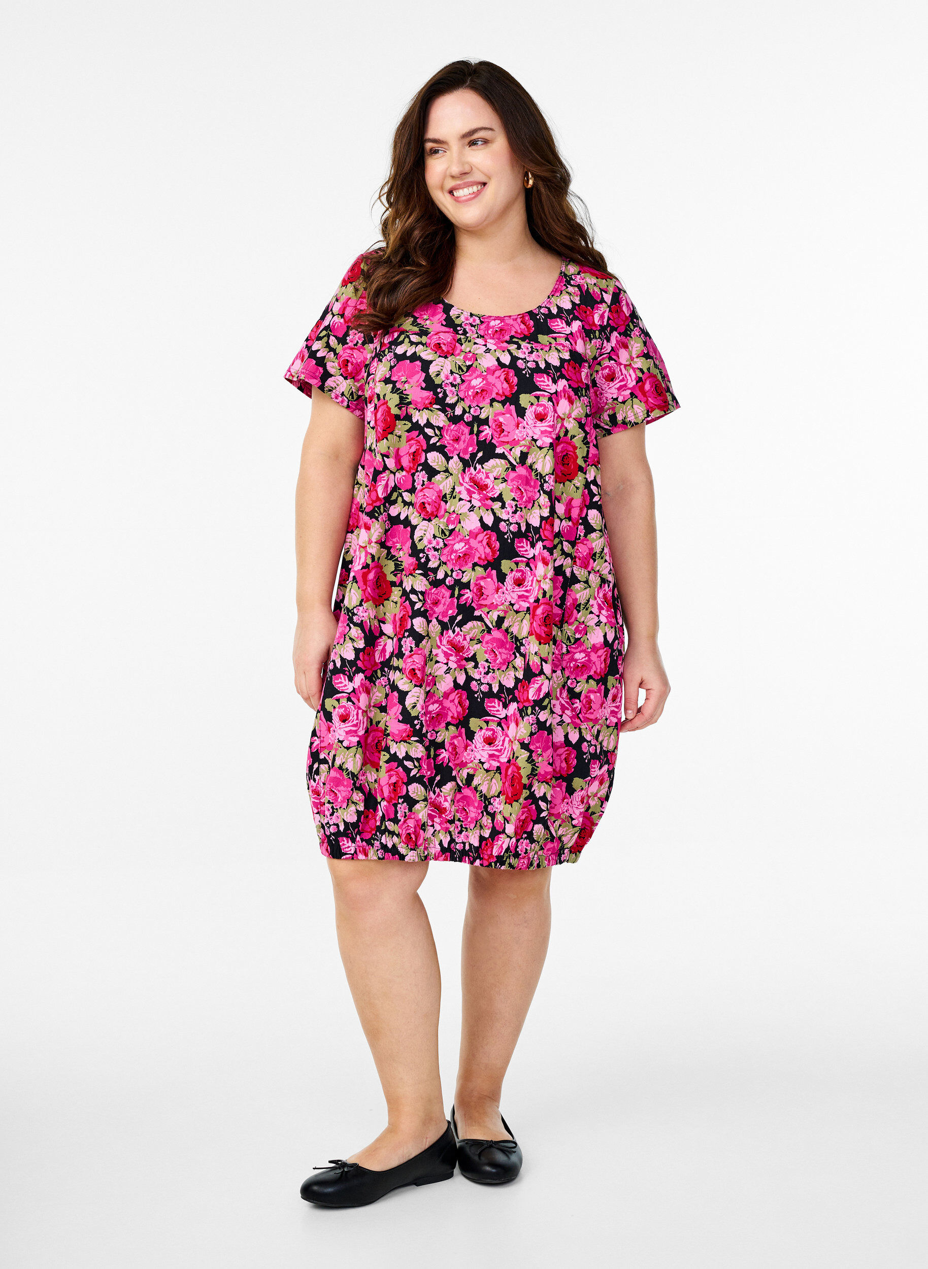 Zizzi Kortermet bomullskjole med trykt m&oslash;nster, Svart, Model image number 1