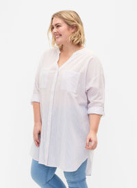Stripete tunika med V-hals og knapper, Lavender Stripe, Model