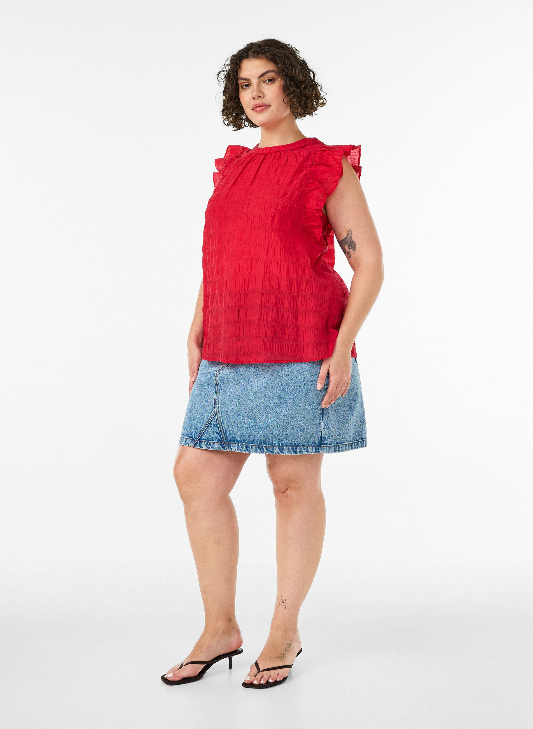 ZizziErmel&oslash;s bluse med tekstur og volanger, R&oslash;d, Model image number 1