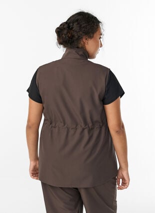 Zizzi Ermeløs vest med elastisk midje, Brun, Model image number 2