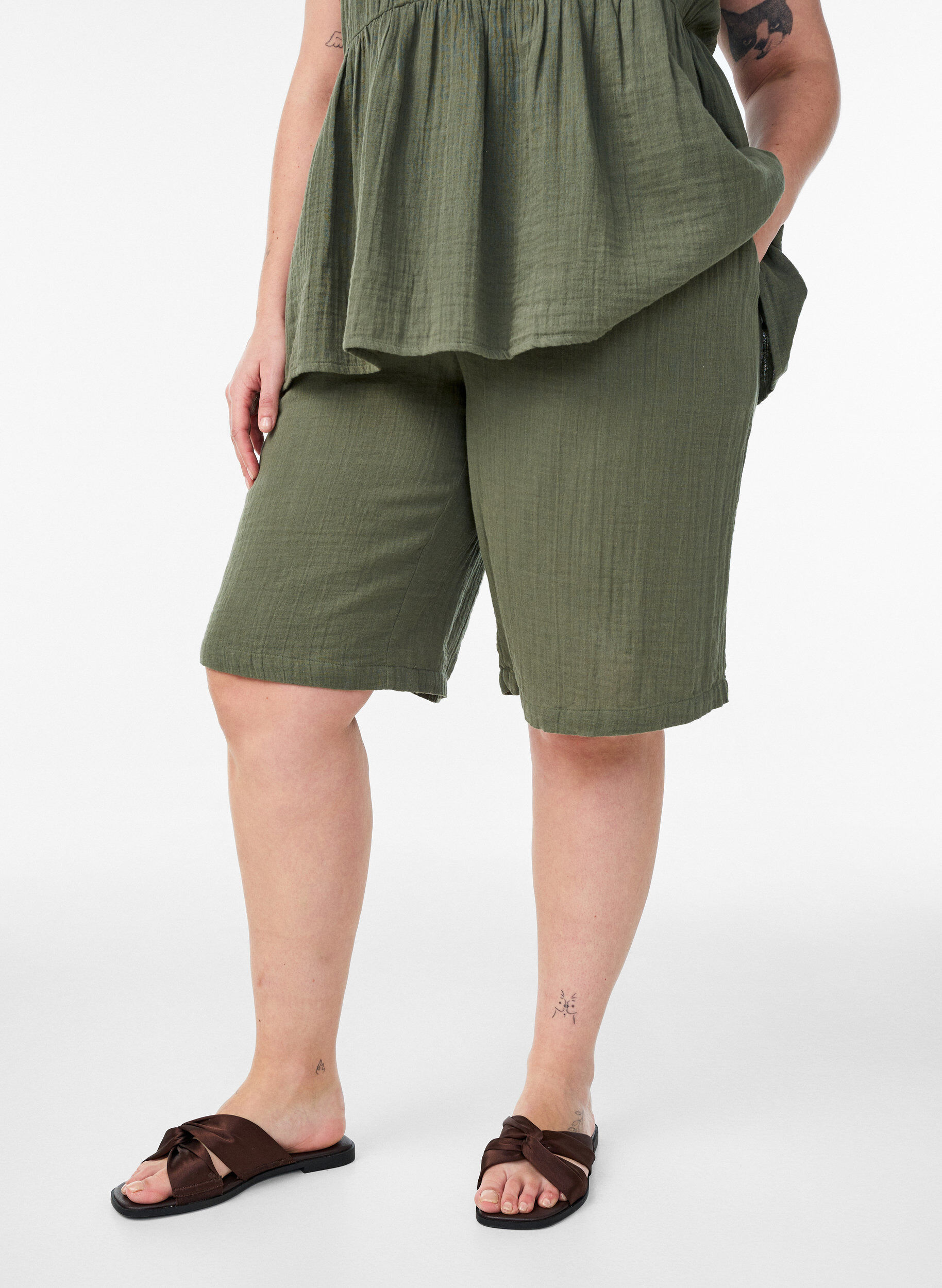 ZizziLoose fit bomullsmusselinshorts med h&oslash;y midje, Gr&oslash;nn, Model image number 3