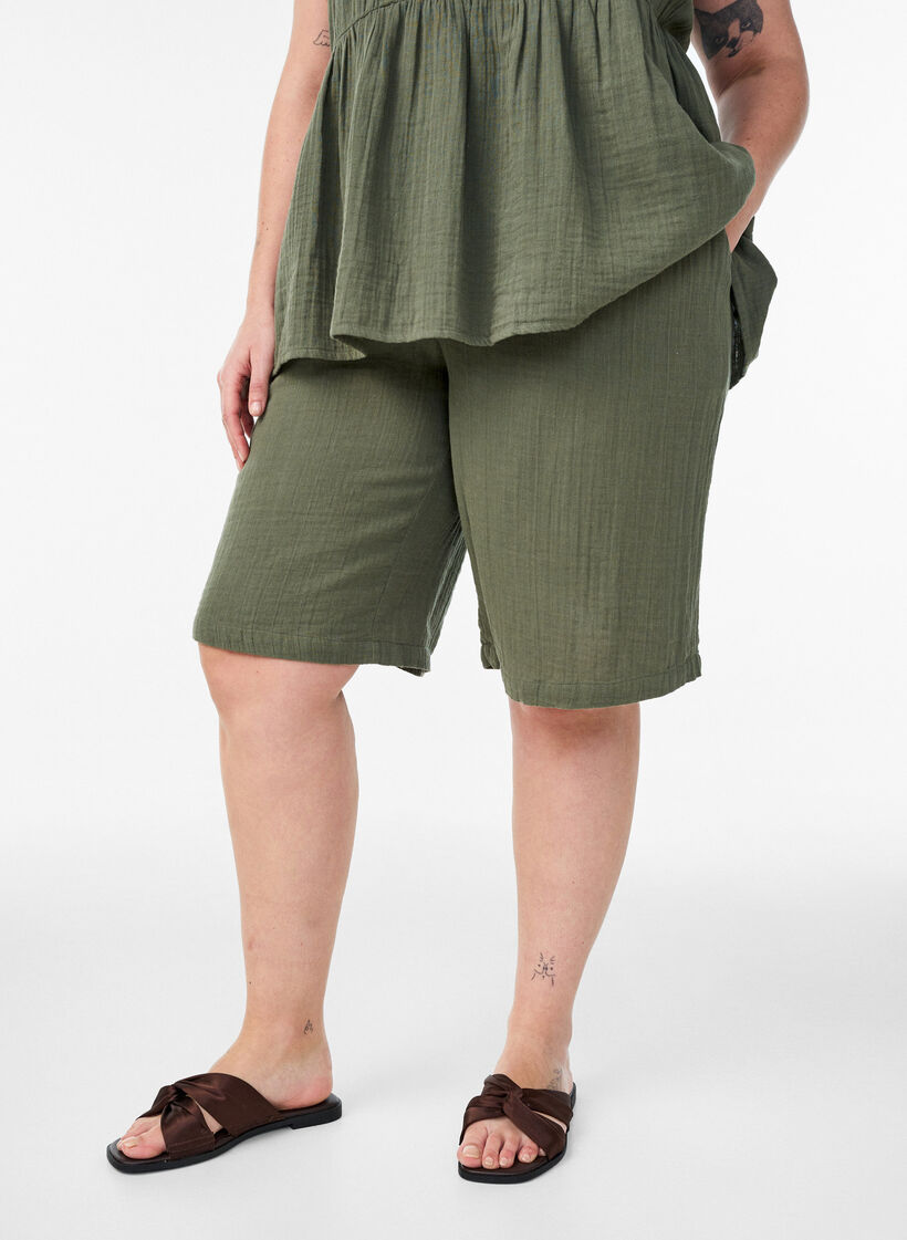 Loose fit bomullsmusselinshorts med h&oslash;y midje, Gr&oslash;nn, Model image number 3