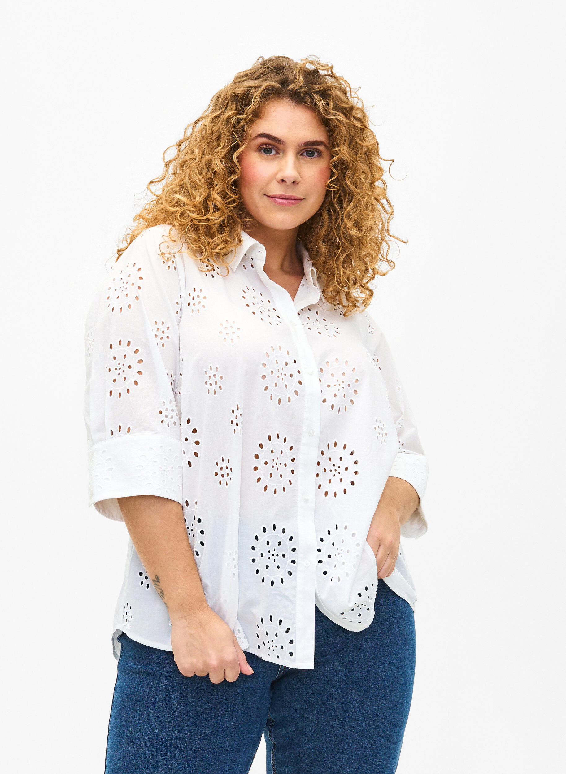 Zizzi Skjortebluse med engelsk broderi og 3/4-ermer, Bright White, Model image number 0