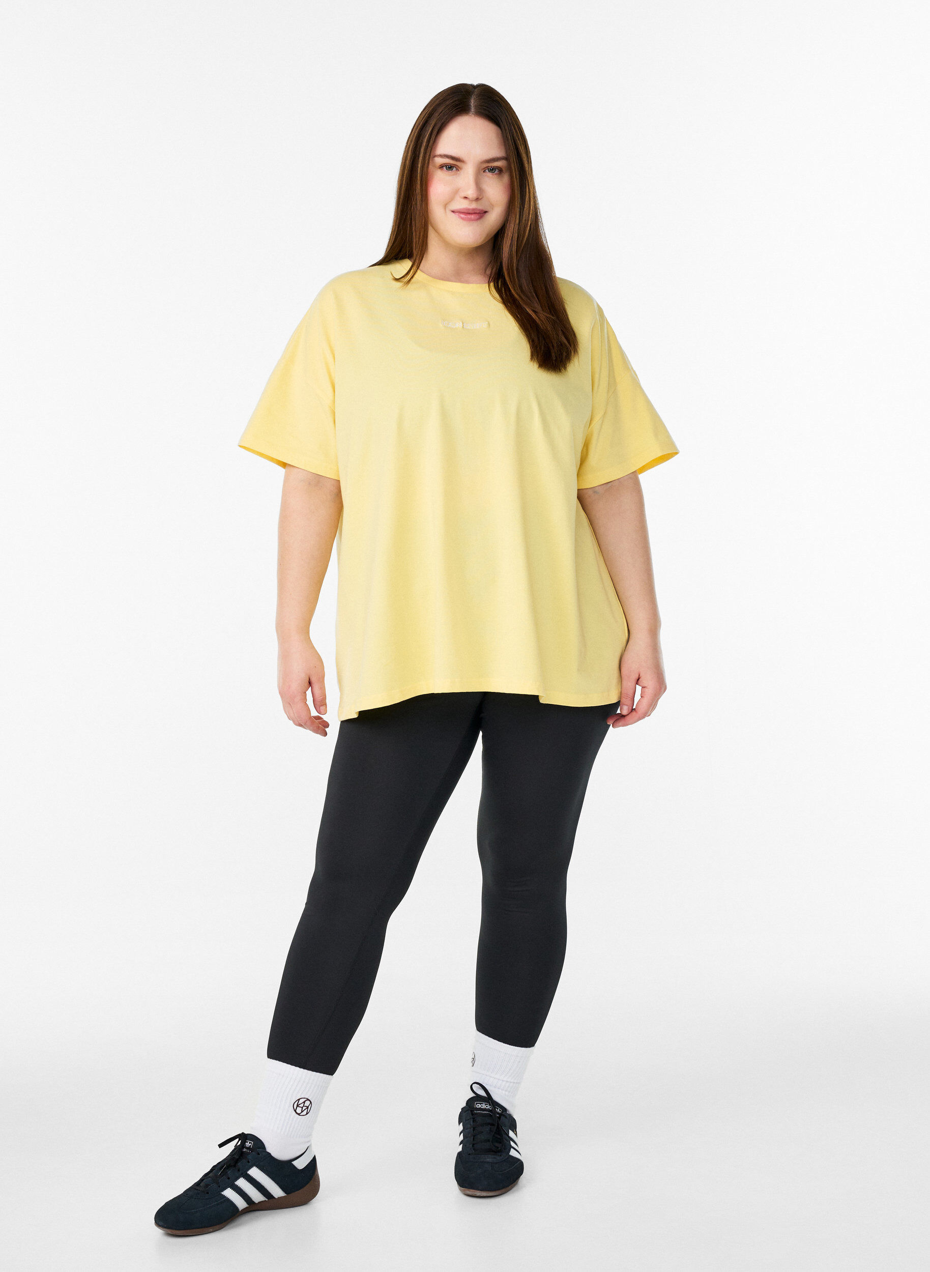 ZizziT-skjorte i &oslash;kologisk bomull med lite frontmotiv, Gul, Model image number 1