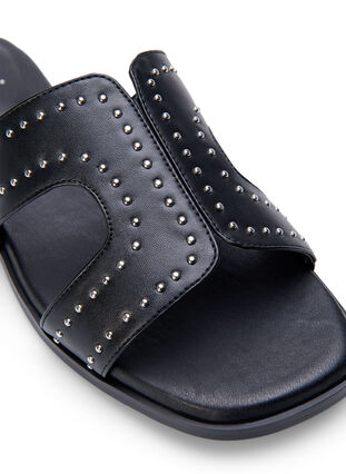 Flate slip-on-sandaler med bred passform og nitter, Black, Packshot image number 3