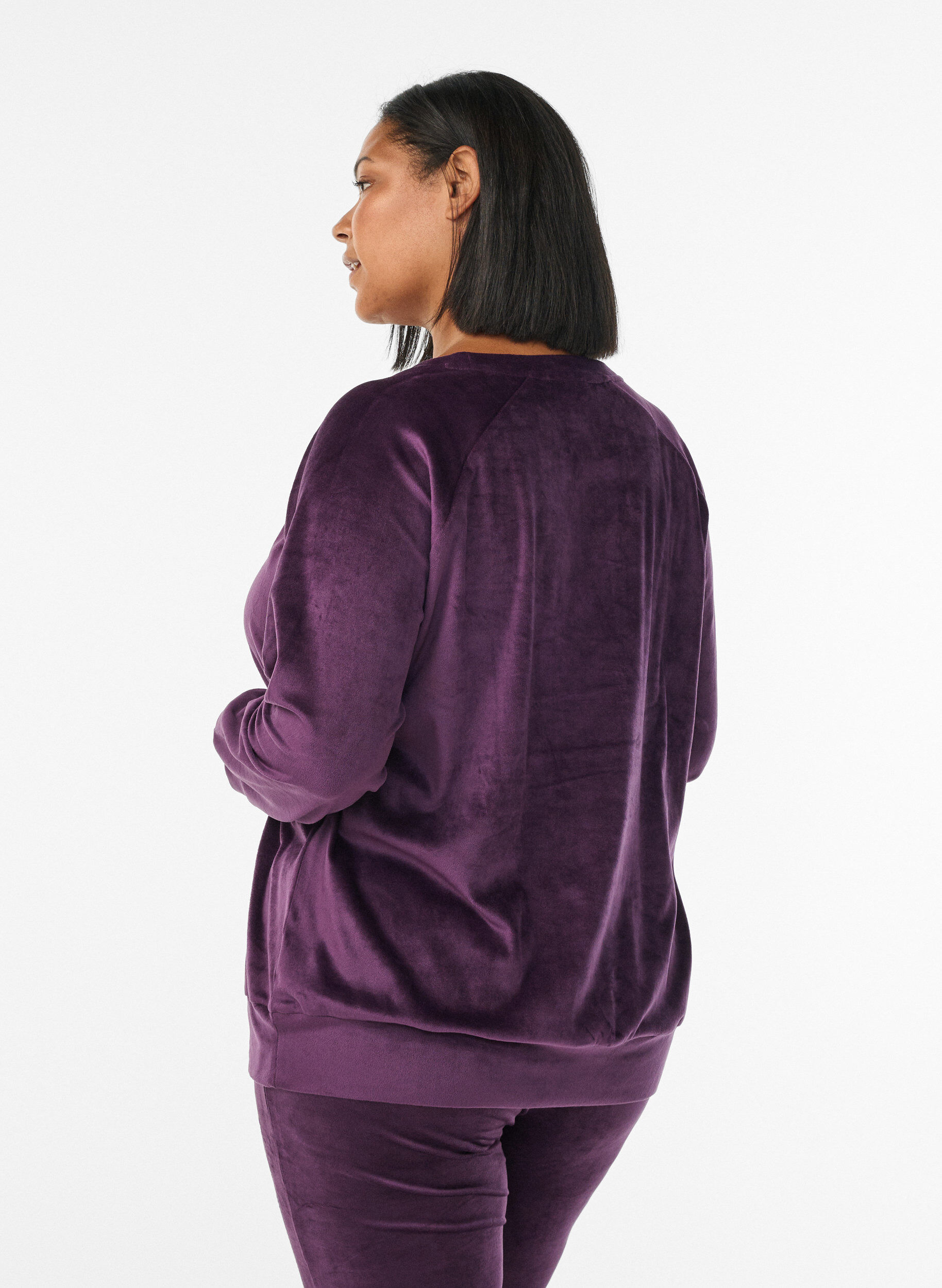 Zizzi Velourbluse med raglanermer, Lilla, Model image number 2