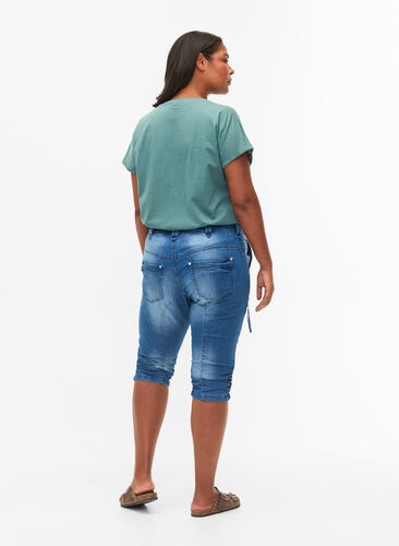 Slim fit caprijeans med lommer, Light blue denim, Model image number 2