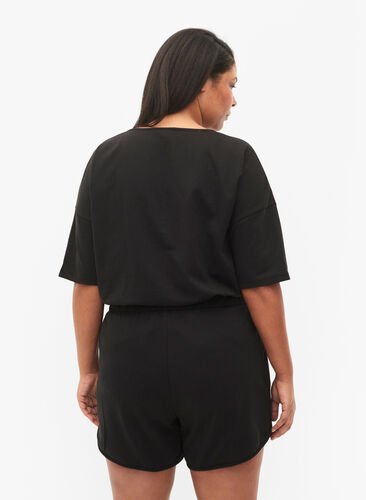 Ensfargede joggeshorts med lommer, Black, Model image number 1