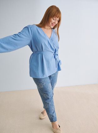 Zizzi Jeans med detaljer, , Model