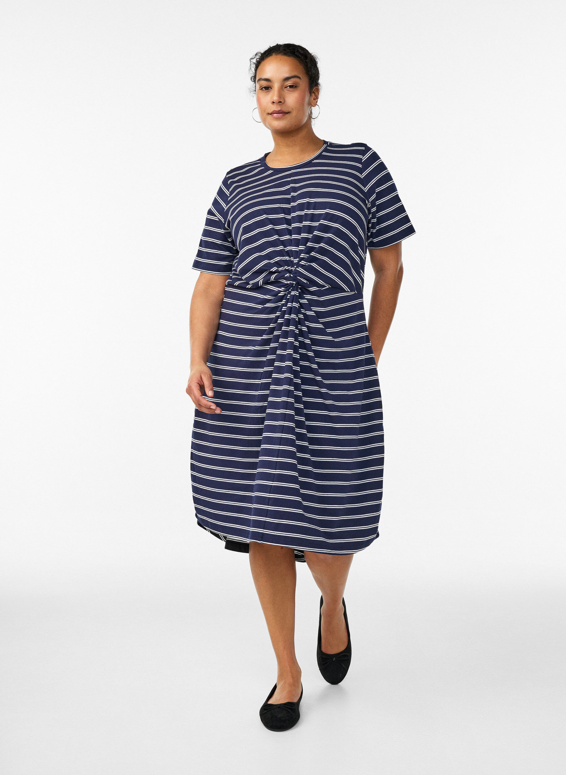 Zizzi Bomullskjole med vri-detalj, Bl&aring;, Model image number 1