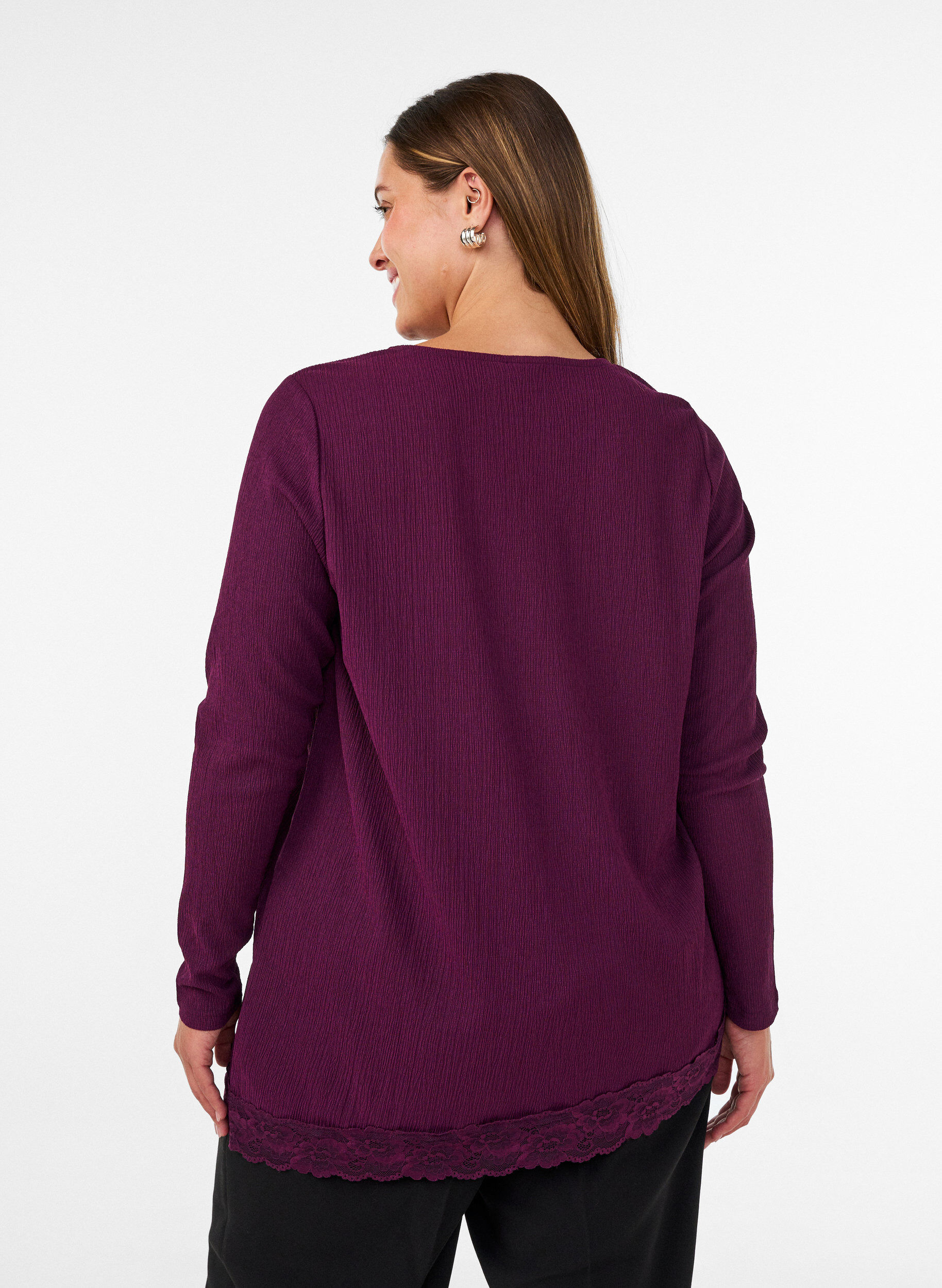 ZizziJerseybluse med asymmetrisk blondedetalj, Lilla, Model image number 2