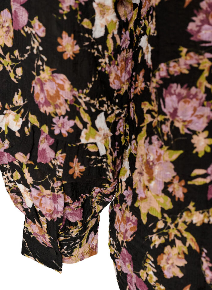 Bluse med blomstertrykk og rysjedetaljer, Svart, Packshot image number 3