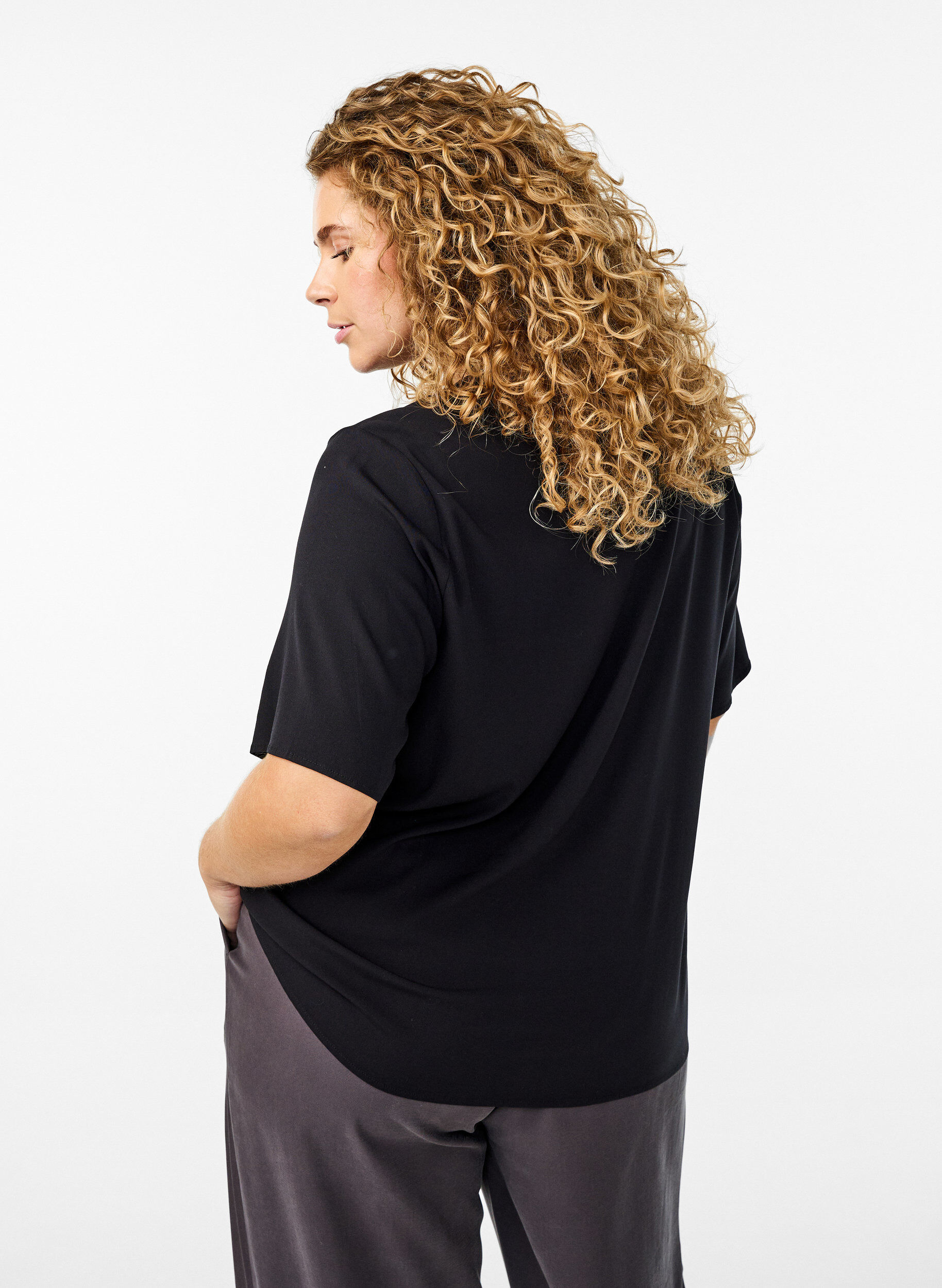 ZizziVevet bluse med korte ermer og rund hals, Svart, Model image number 2