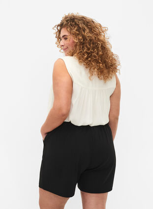 Shorts med lommer og løs passform, Black, Model image number 1
