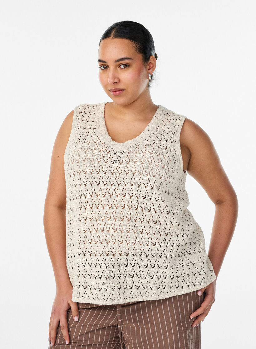 Ermel&oslash;s bluse med hullbroderi og V-hals, Beige, Model image number 0