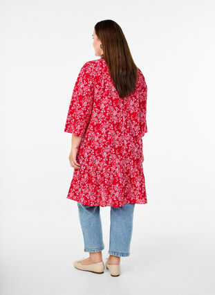 Zizzi Knelang kjole med blomstertrykk og 3/4 ermer, Rød, Model image number 2