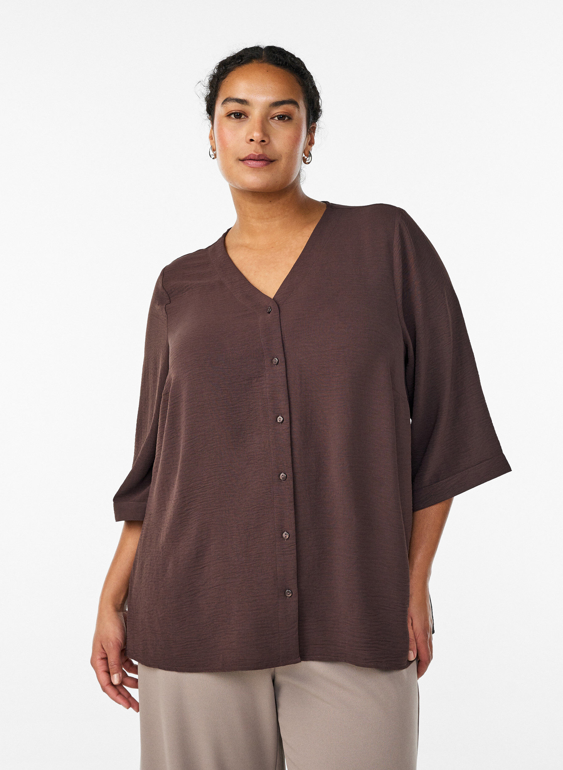 Shirt blouse with V-neck and 3/4 sleeves, Brown, Model
