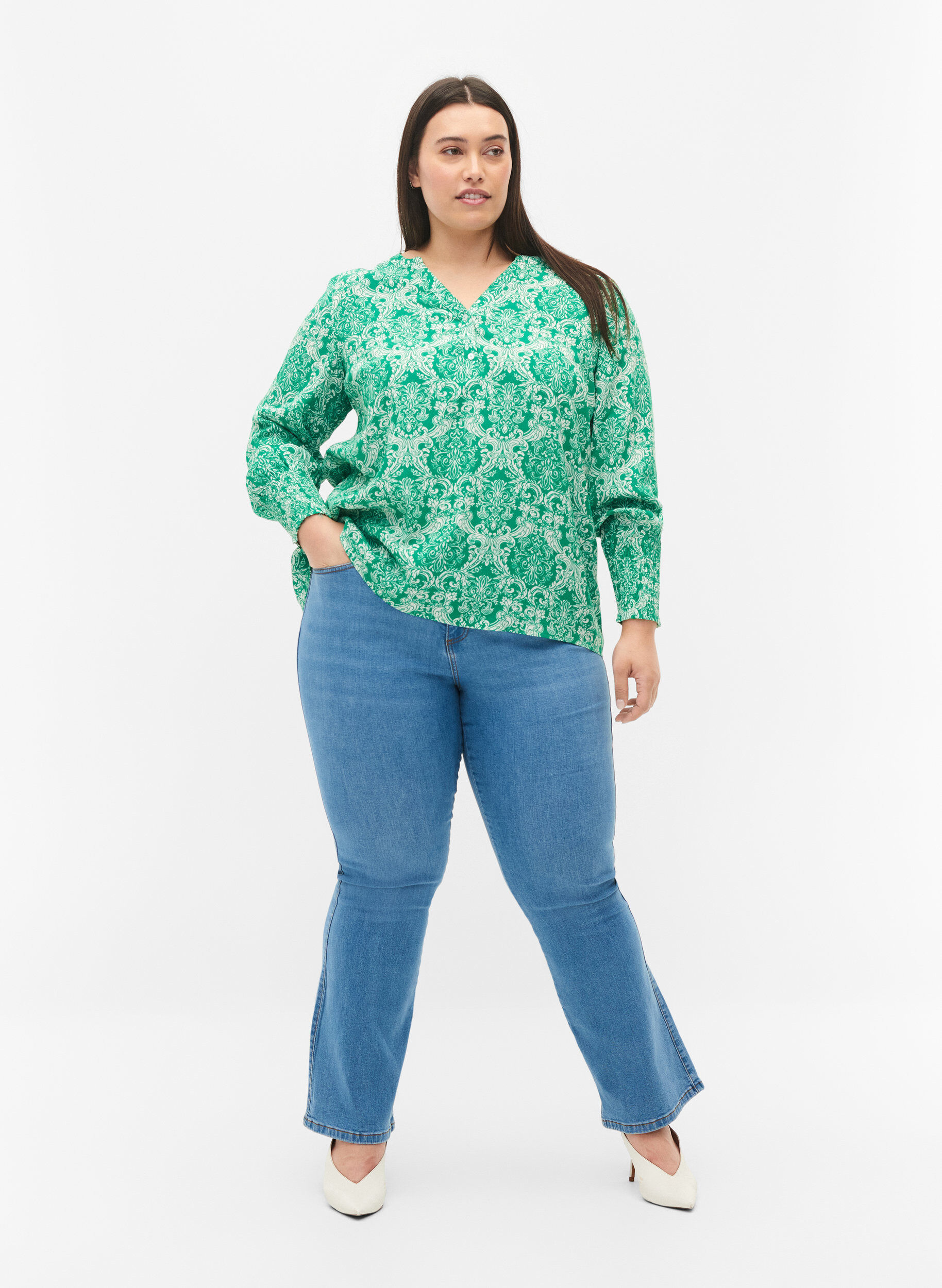 Zizzi M&oslash;nstrete bluse i viskose med smock, Jolly Green Oriental, Model image number 2