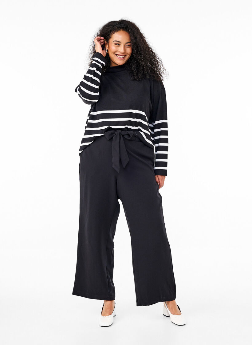 Bluse med høy hals og lange ermer, Svart, Model image number 1