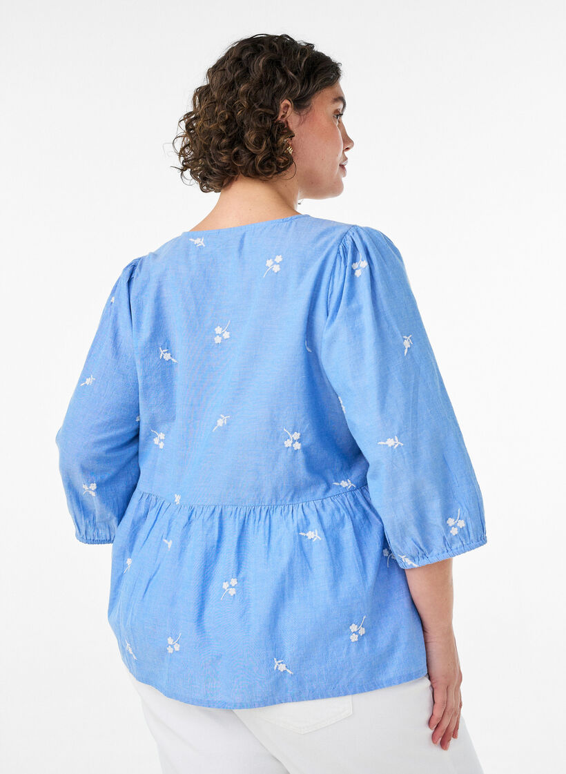 Bluse i bomull med broderte blomster og knappelukking, Bl&aring;, Model image number 2