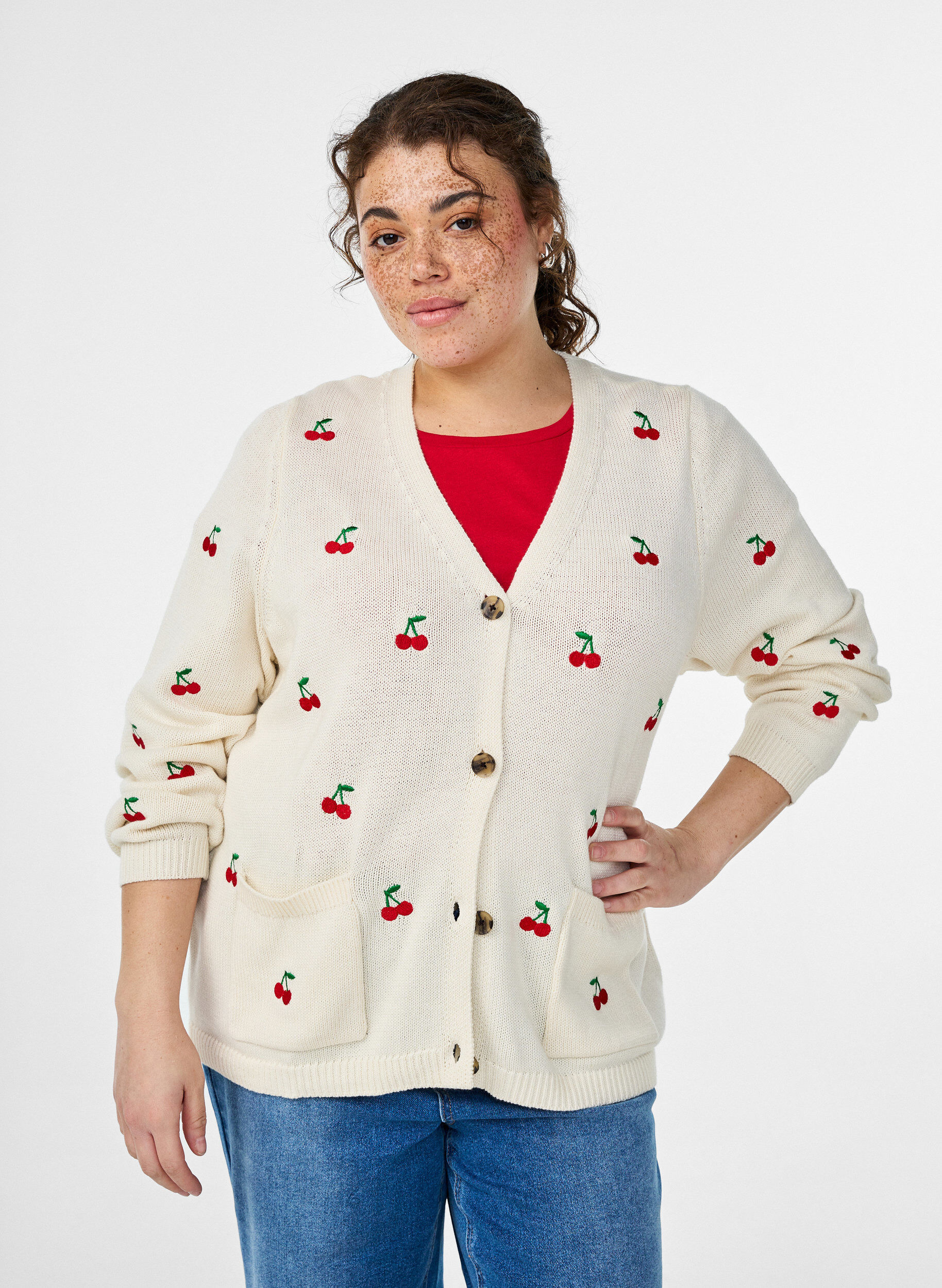 Strikket cardigan med kirseb&aelig;rbroderi, Vanilje, Model
