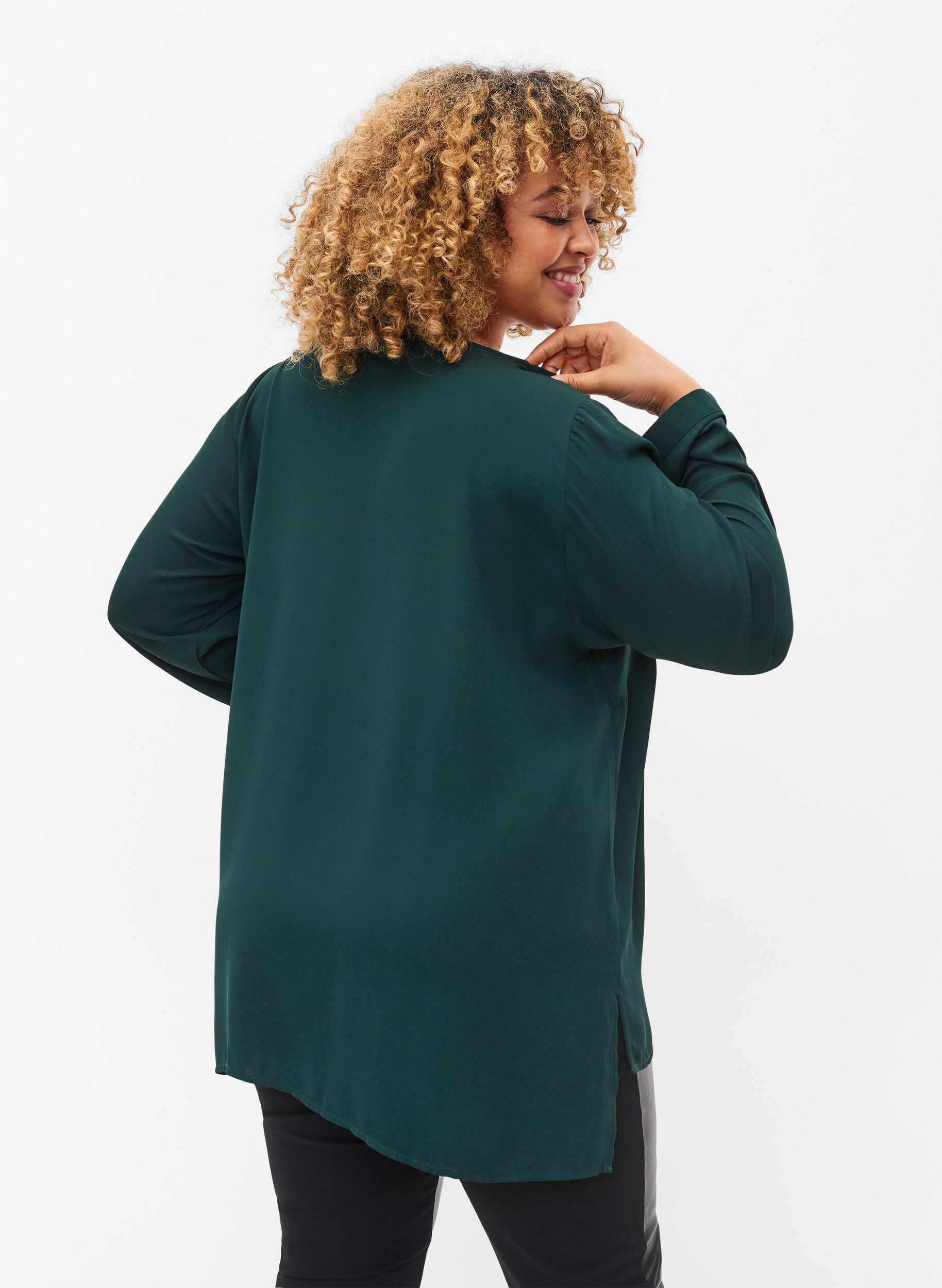 Zizzi Ensfarget skjorte med v-hals, Scarab, Model image number 1