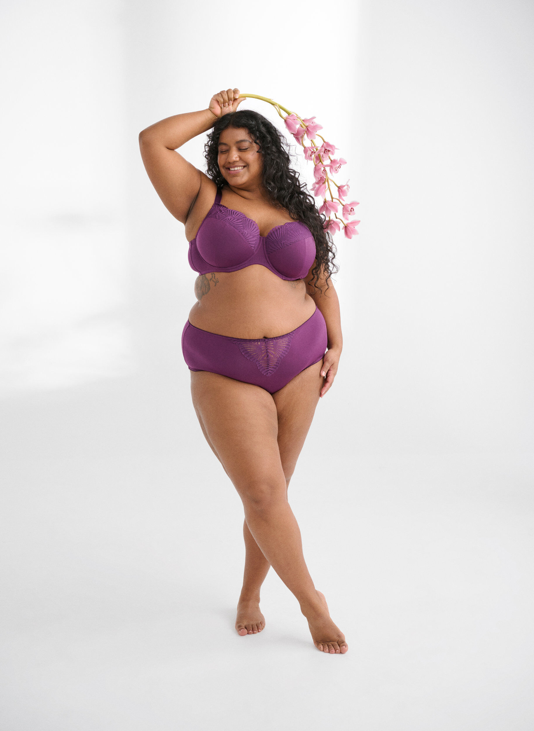 Zizzi Truse truser i microfibre med blondedetaljer, M&oslash;rk Bordeaux, Image image number 0