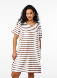 Stripete jerseykjole med korte ermer, Hvit Stripete jerseykjole med korte ermer, Hvit, Model