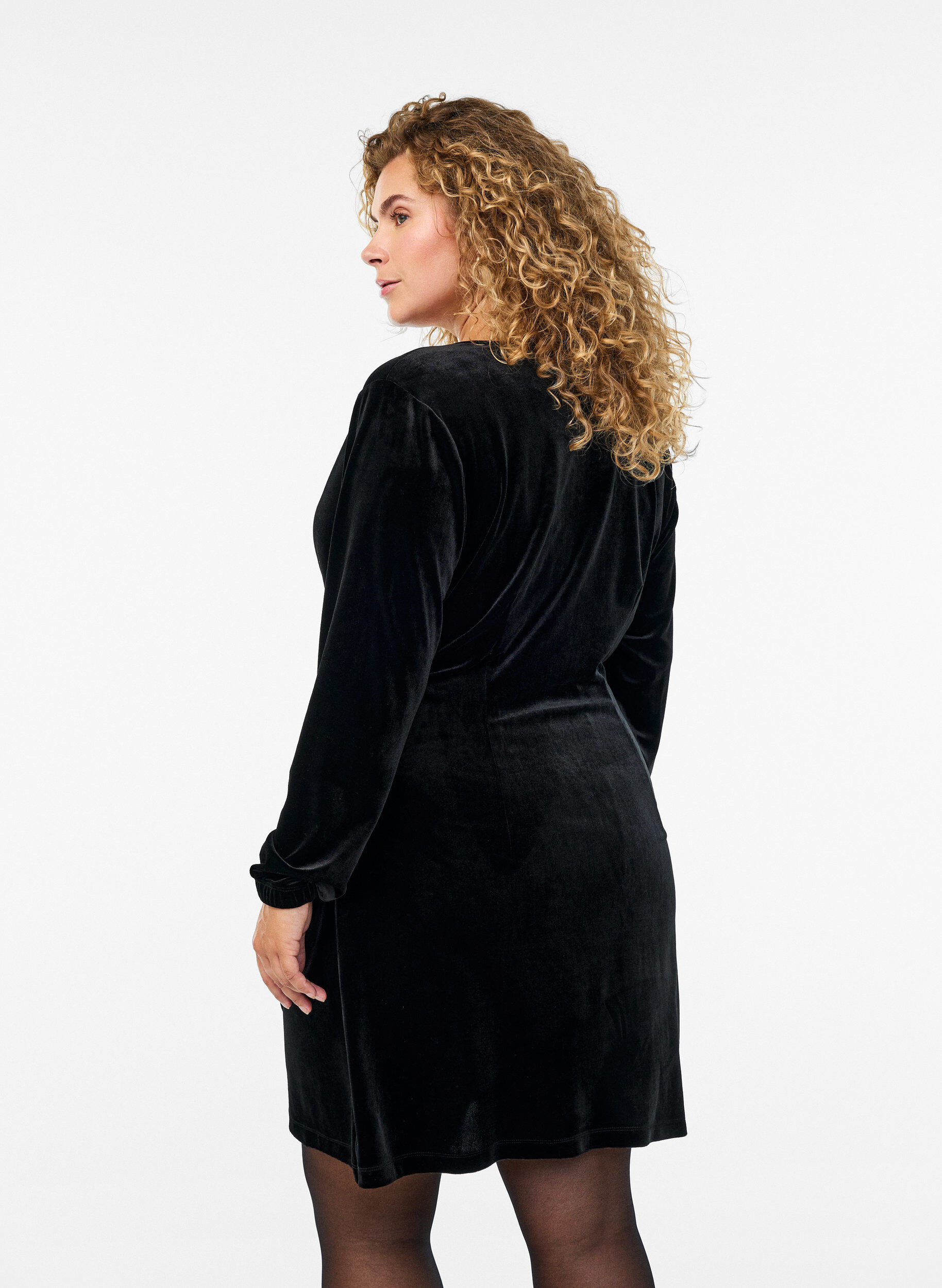 Zizzi Kort velurkjole med wrap-effekt, Svart, Model image number 2