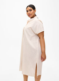 Lang skjorte i bomullsblanding med lin, Beige Lang skjorte i bomullsblanding med lin, Beige, Model
