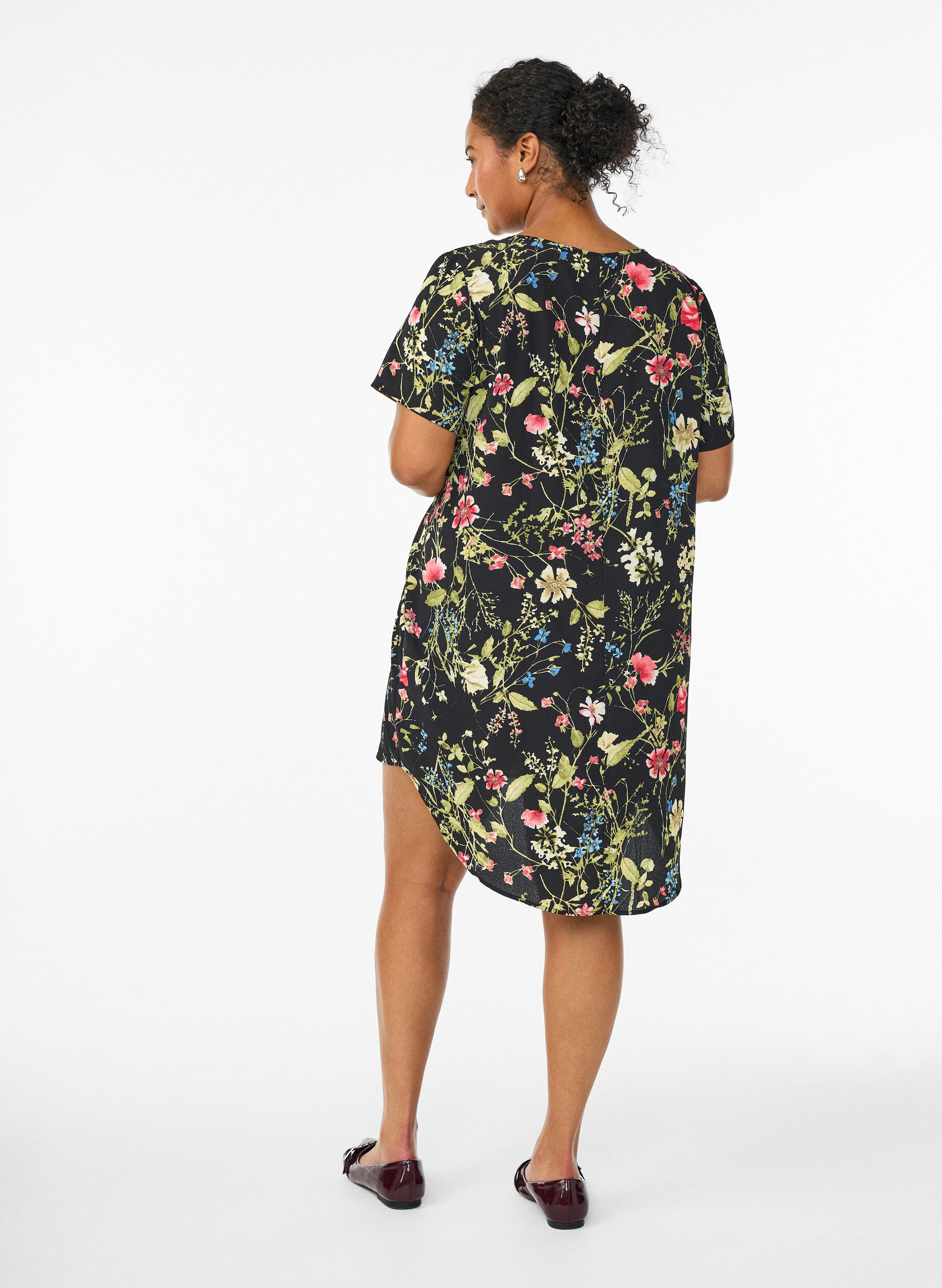 Zizzi Kjole med trykk og korte ermer, Svart, Model image number 2