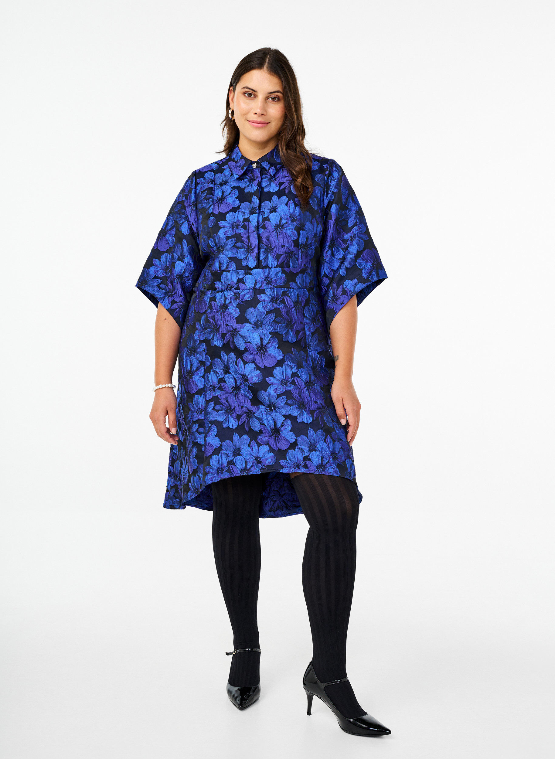Zizzi Kort jacquard-kjole med 3/4-ermer, Black Blue, Model image number 3