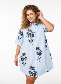 Lang skjorte med striper og blomstertrykk, Blå Lang skjorte med striper og blomstertrykk, Blå, Model