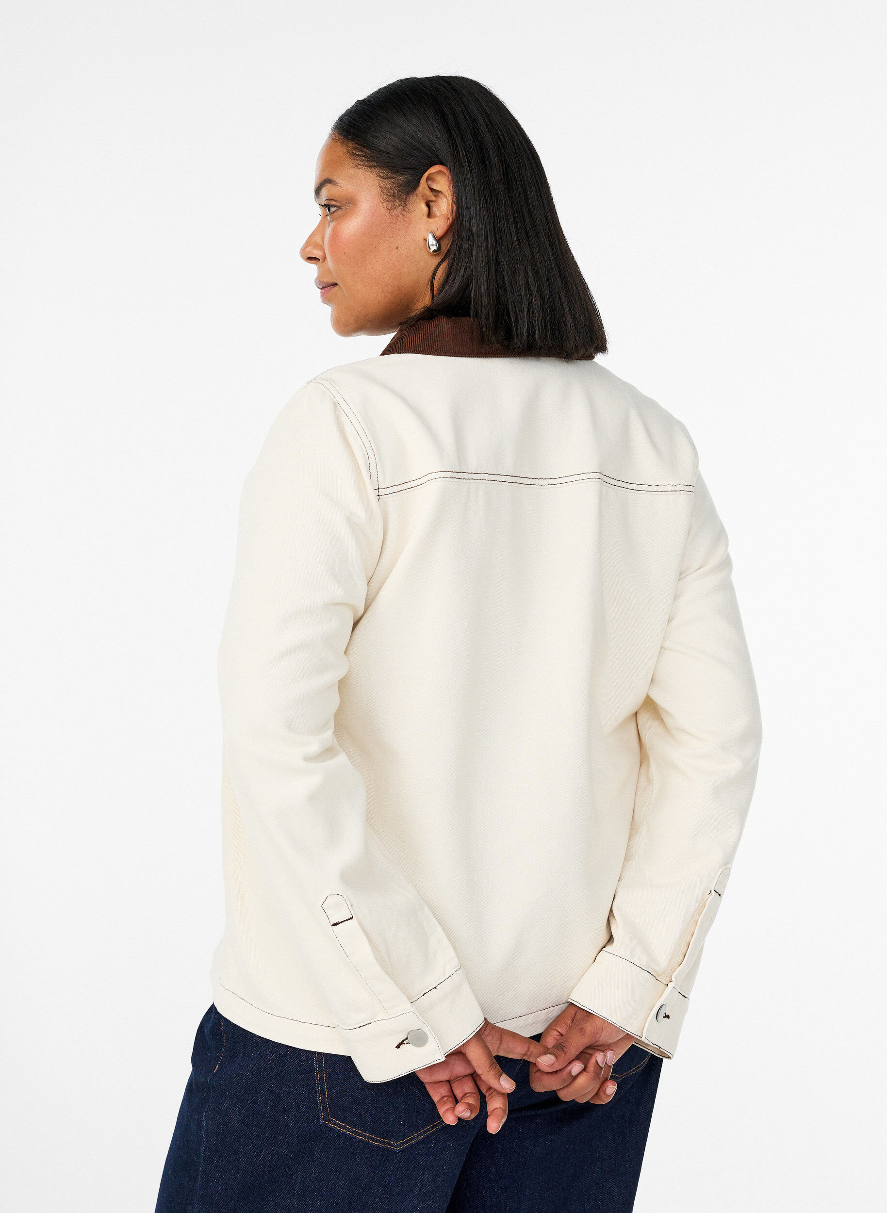 Zizzi Farget denimjakke med kontrastkrage, Vanilje, Model image number 2