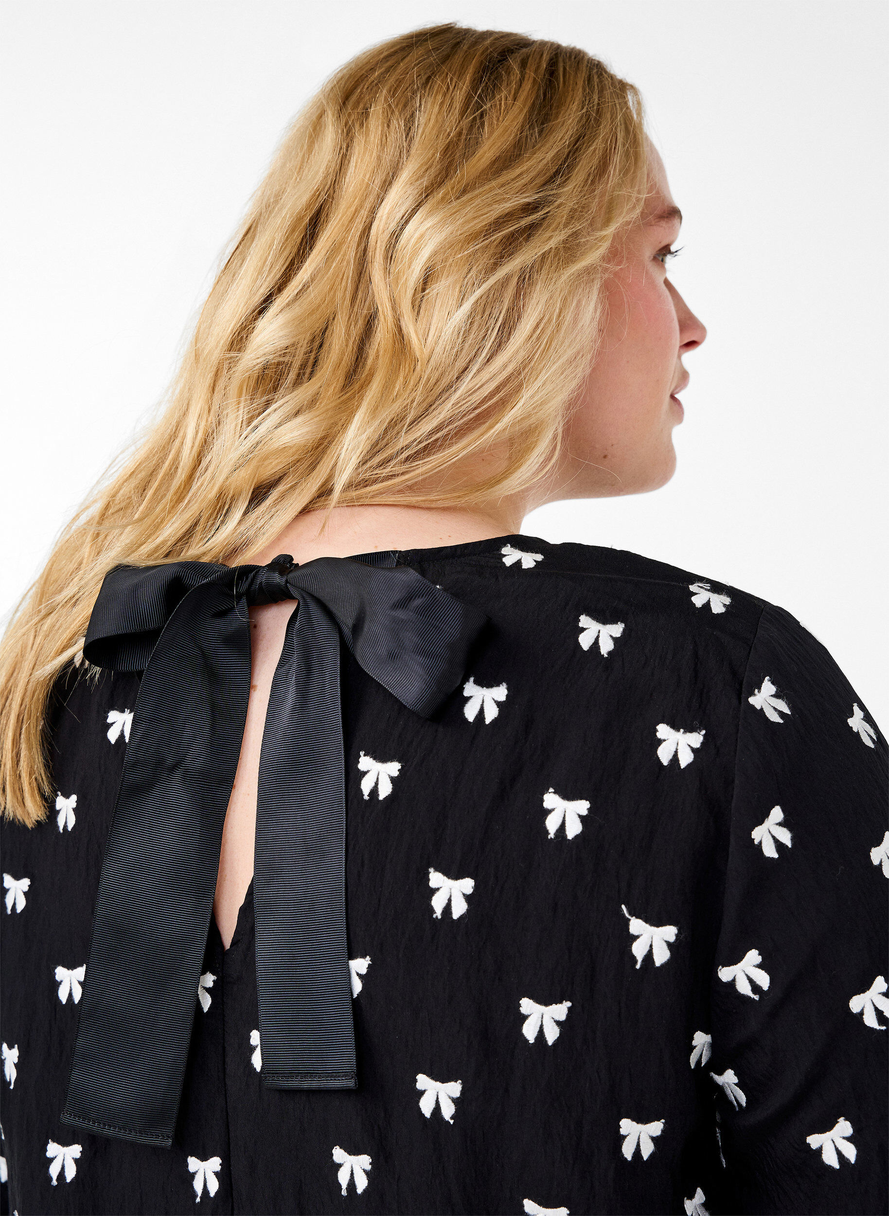 Zizzi Tunika med sl&oslash;yfer og 3/4-ermer, Svart, Model image number 3