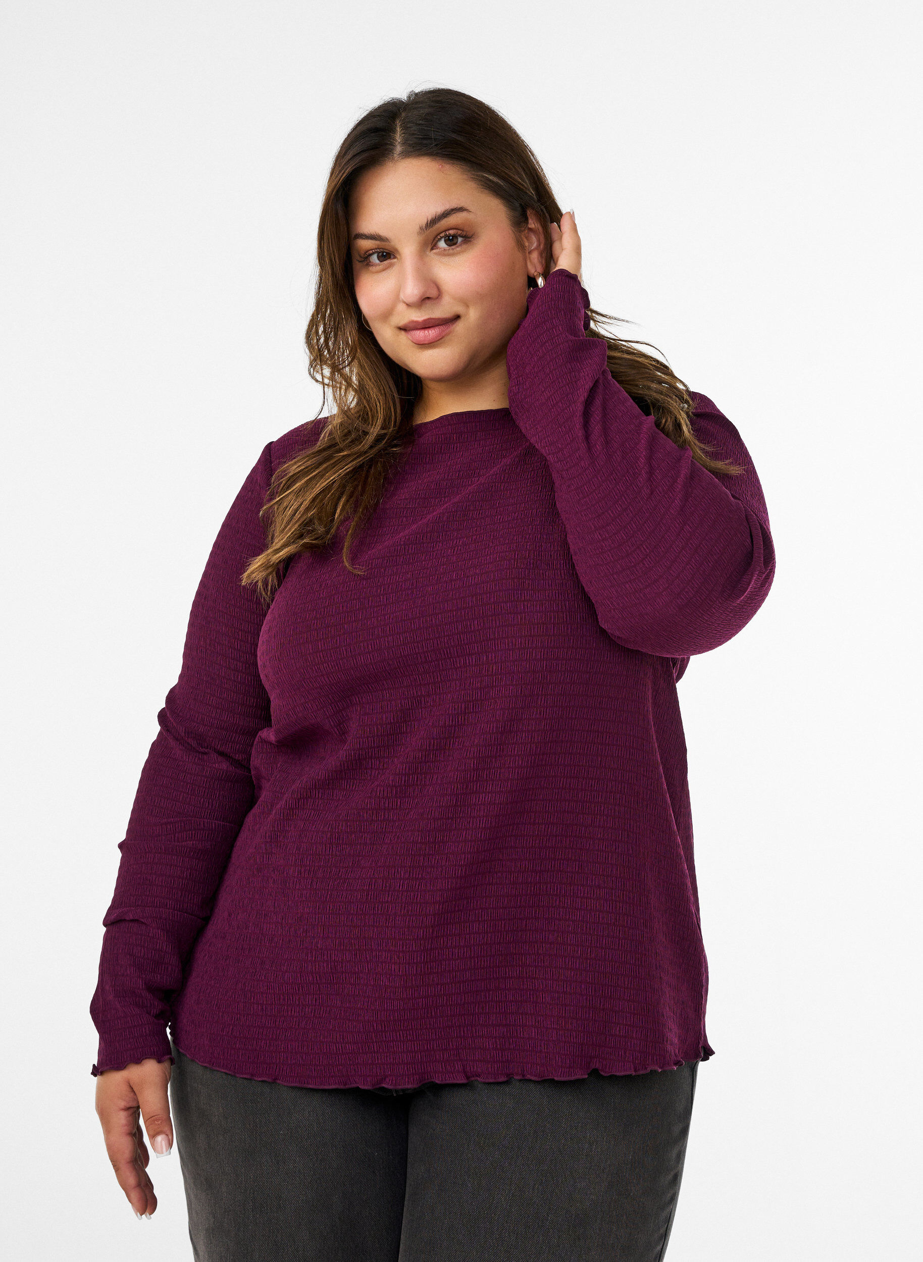 Teksturert bluse med b&oslash;lgete kanter, Lilla, Model