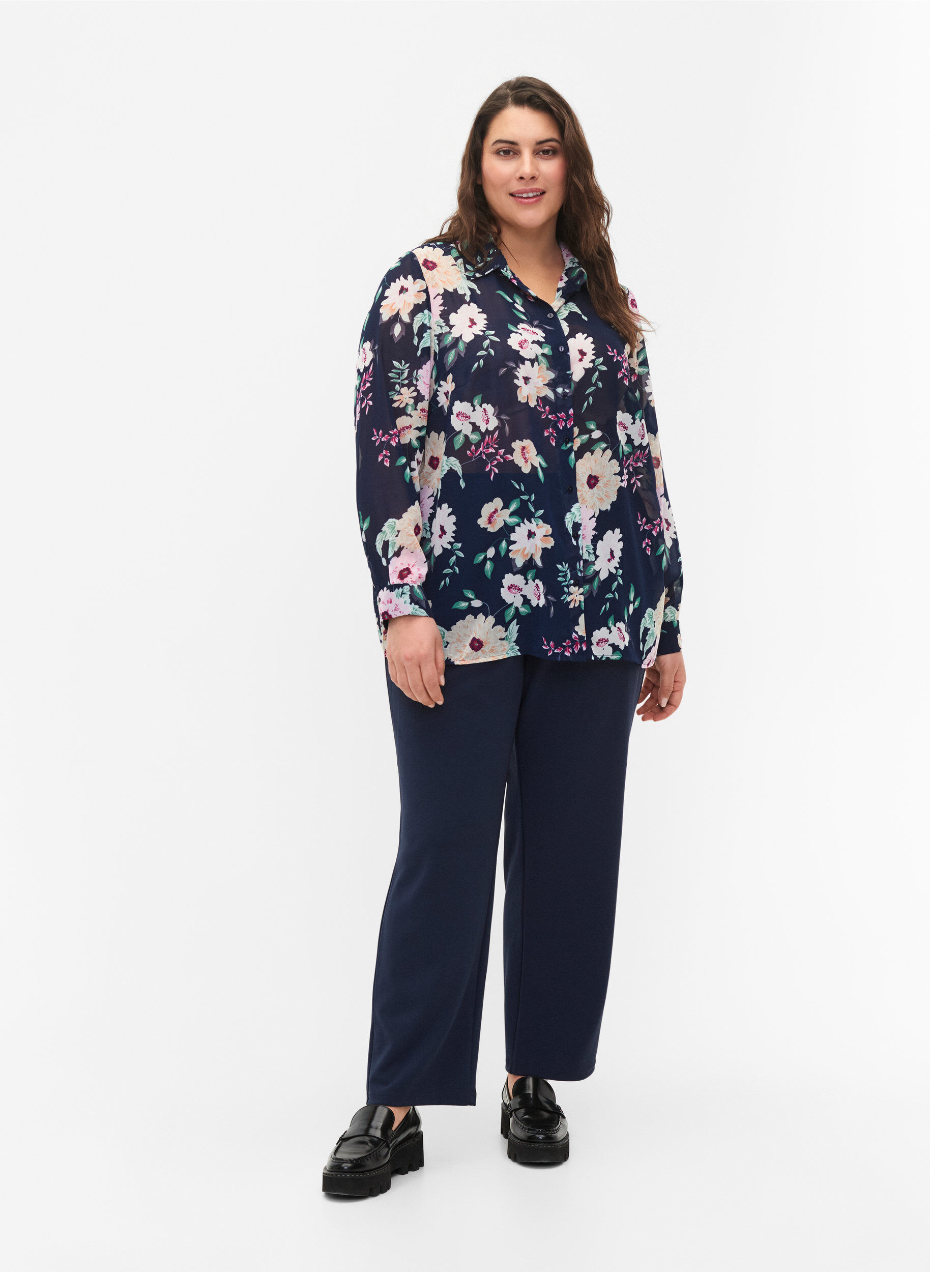 Zizzi FLASH - Langermet skjorte med blomsterm&oslash;nster, Navy Flower, Model image number 2